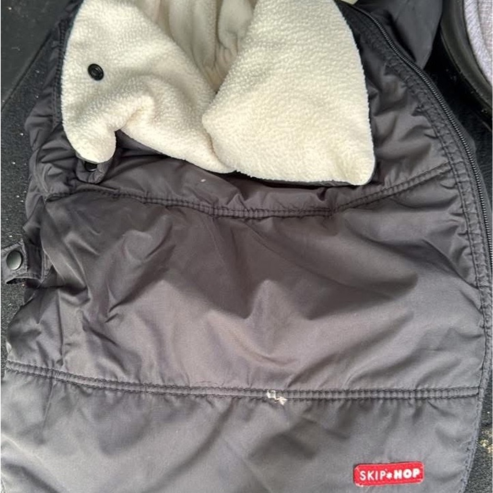 Skip Hop Black Puffer car seat cover